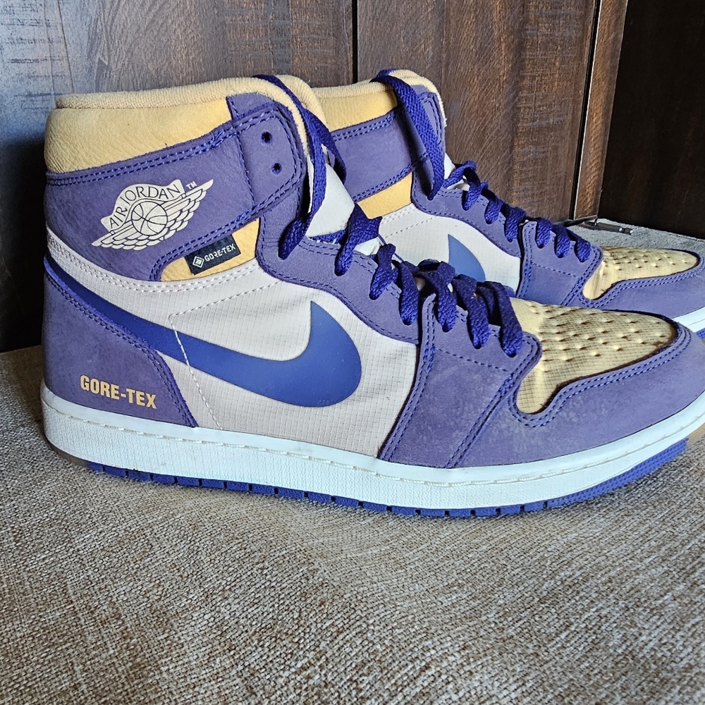 Mens Nike Jordan 1 Element GORE-TEX Sky purple shoe